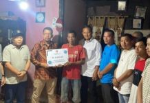 KPU Kaur Kunjungi dan Santuni KPPS Meninggal Dunia