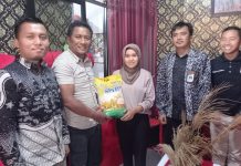 Kasat Intelkam Polres Rejang Lebong Berikan Santunan Kepedulian Untuk Pahlawan Demokrasi