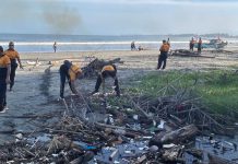 GEMPAR Polda Bengkulu, Seribu Orang Turun Bersihkan Pantai Zakat
