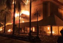 Mundur Sejenak, Selamatkan Demokrasi Indonesia