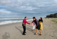 Ditpamobvit Polda Bengkulu Gelar Patroli Dialogis di Kawasan Wisata Pantai Panjang