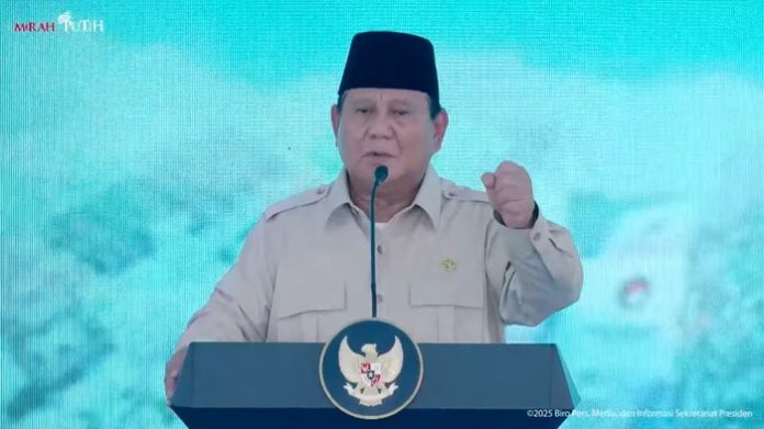 presiden-prabowo-subianto-memberi-sambutan-di-acara-pemusnahan-barang-bukti-berbagai-jenis-narkoba-seberat-21484-ton-di-lapang-1761722684991_169