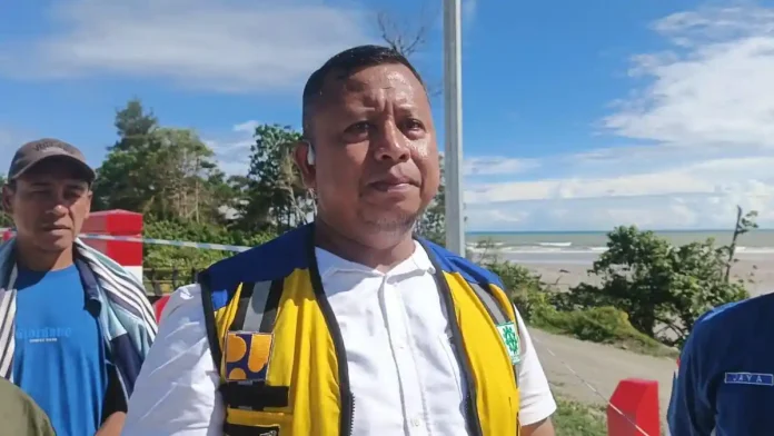 Kadis-PUPR-Bengkulu-Tejo-Suroso-tinjau-jembatan-matan