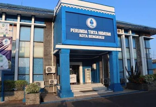 Perumda Tirta Hidayah Bengkulu Salurkan Tangki Air Bersih usai Gangguan IPA Nelas