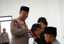 Revitalisasi Masjid Panggilan Sujud, Wakapolri Berbagi Kebahagiaan Bersama Anak-Anak Yatim