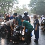 Humanis dan Responsif, Kapolda Bengkulu Berikan Pertolongan kepada Korban Laka di Pantai Panjang