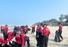 Jaga Kebersihan Pantai Panjang, Dirsamapta Polda Bengkulu Bersama Personel Gelar Aksi Bersih Pantai dan Pembinaan Fisik