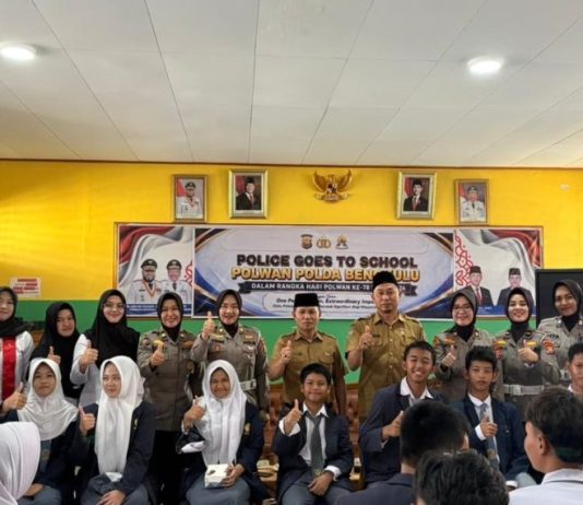 Polwan Polda Bengkulu Edukasi Pelajar SMAN 1 tentang Literasi Digital hingga Bahaya Narkoba