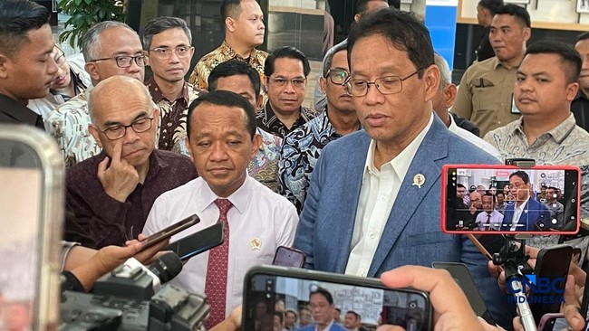 menteri-esdm-bahlil-lahadalia-dan-menteri-keuangan-purbaya-yudhi-sadewa-usai-melakukan-pertemuan-di-kantor-kementerian-keuanga-1786439887620_169