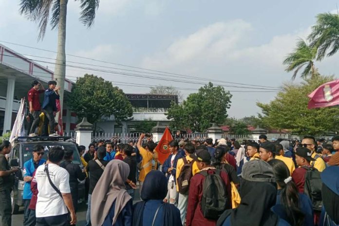 Desakan-KPK-Tuntaskan-Dugaan-Korupsi-Pemkot-Bengkulu-Masuk-Daftar-Tuntutan