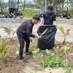 Peduli Kebersihan, Personel Dit Samapta Polda Bengkulu Bersihkan Pantai