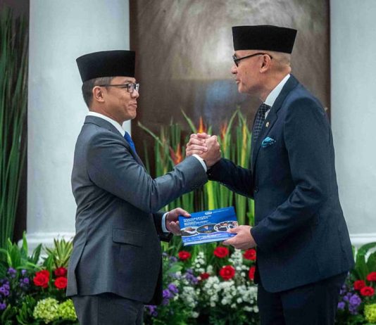 Sugiono Resmi Serahkan Jabatan Menlu kepada Arrmanatha Nasir