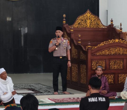 Tak Sekadar Ibadah, Jumat Keliling Kapolda Bengkulu Jadi Momentum Perkuat Silaturahmi dan Kepedulian kepada Masyarakat Lebong