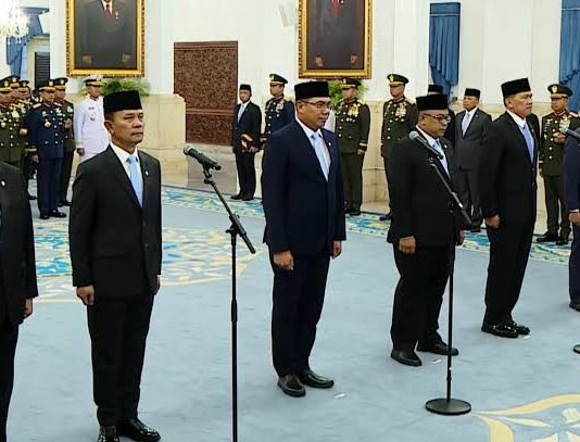 Prabowo Lantik Tujuh Pejabat Baru, Ada Kepala BNPB hingga Wamenhan